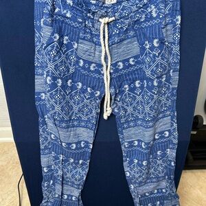 Roxy Women's Pants Color Blue & White Patterned Drawstring Pants Size Small